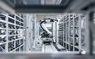 Einblick in eine Linearanlage zum Roboterarm